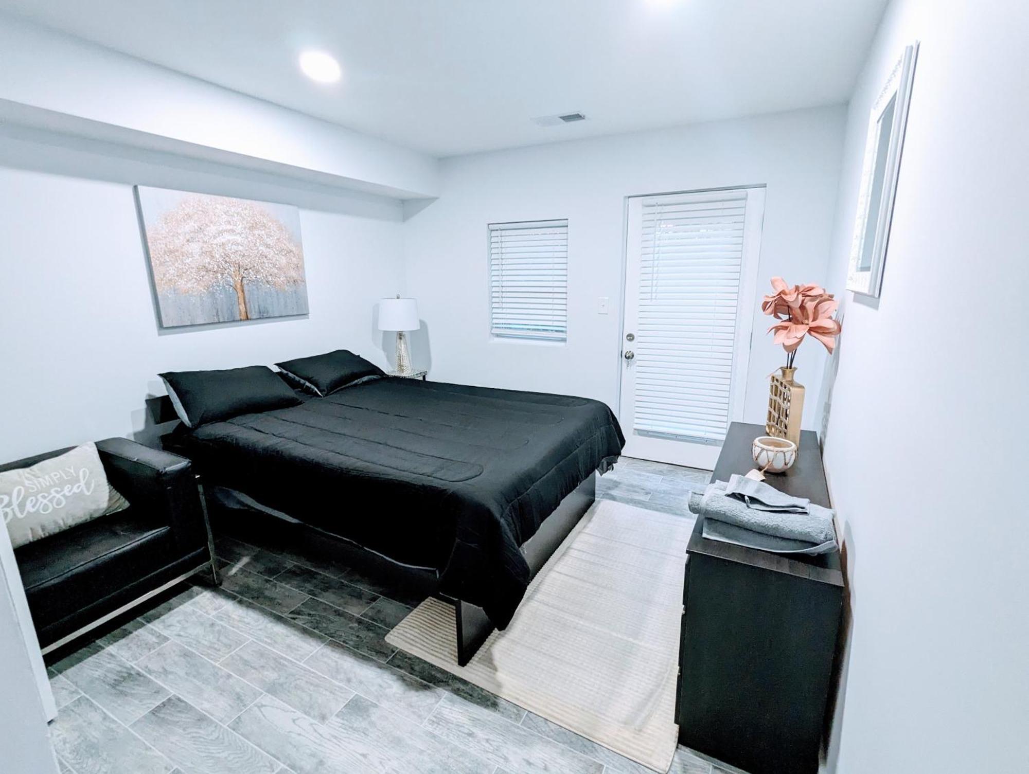 Luxurious 3 Bedroom Apt With A Beautiful Balcony Вашингтон Номер фото