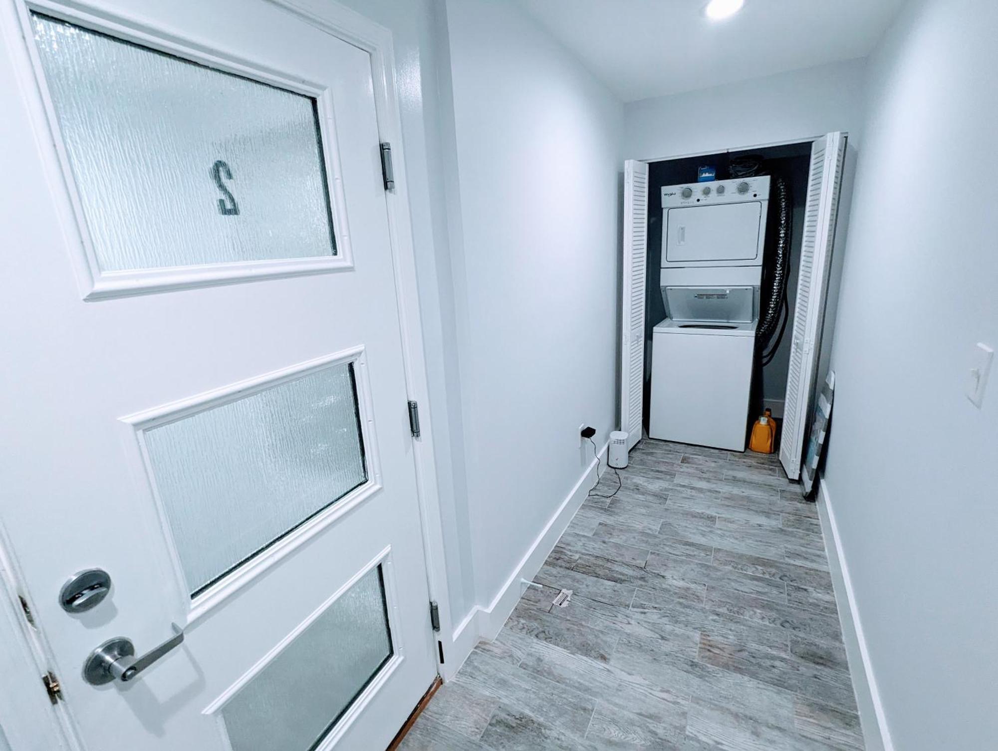 Luxurious 3 Bedroom Apt With A Beautiful Balcony Вашингтон Номер фото