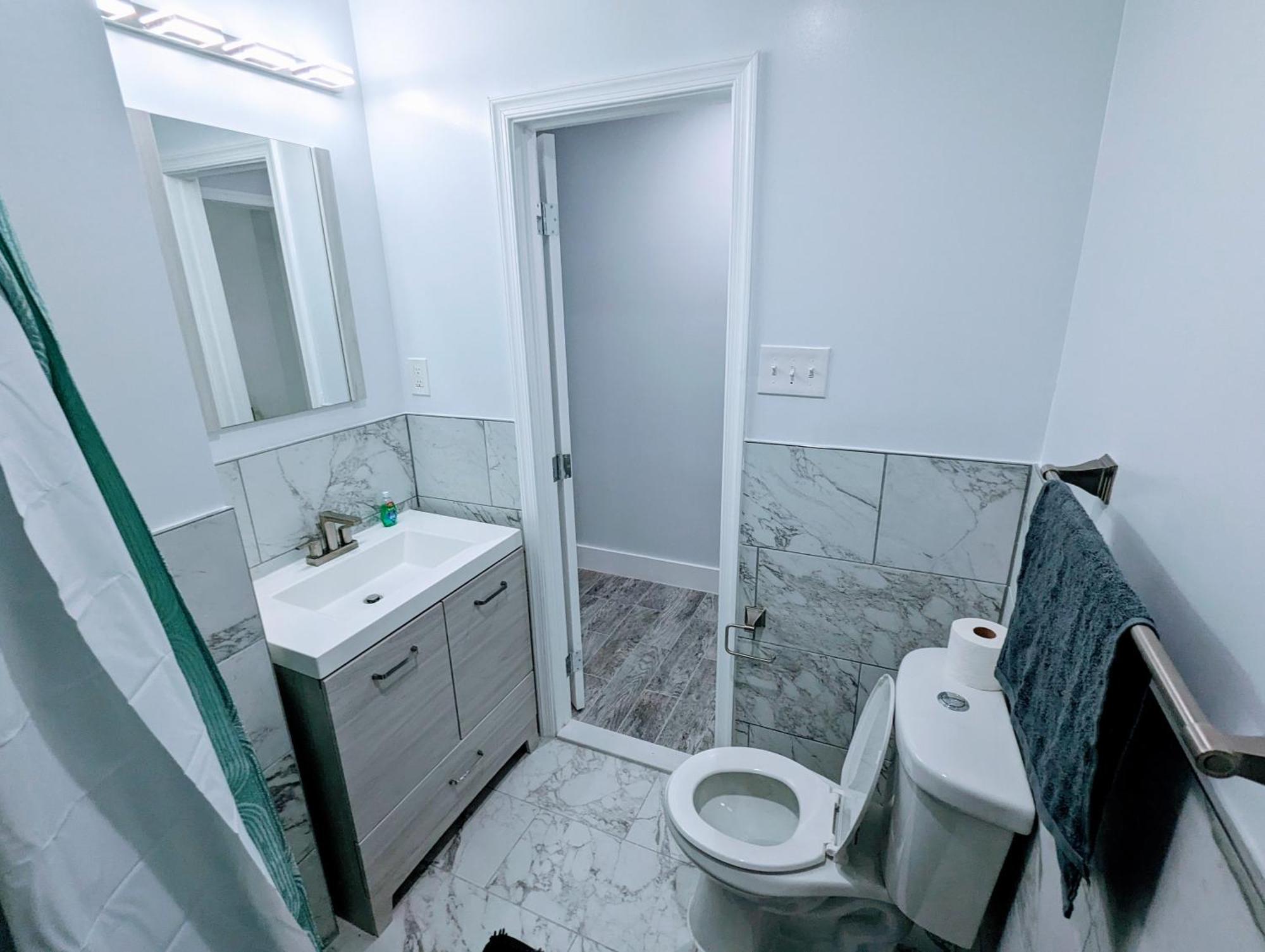 Luxurious 3 Bedroom Apt With A Beautiful Balcony Вашингтон Номер фото