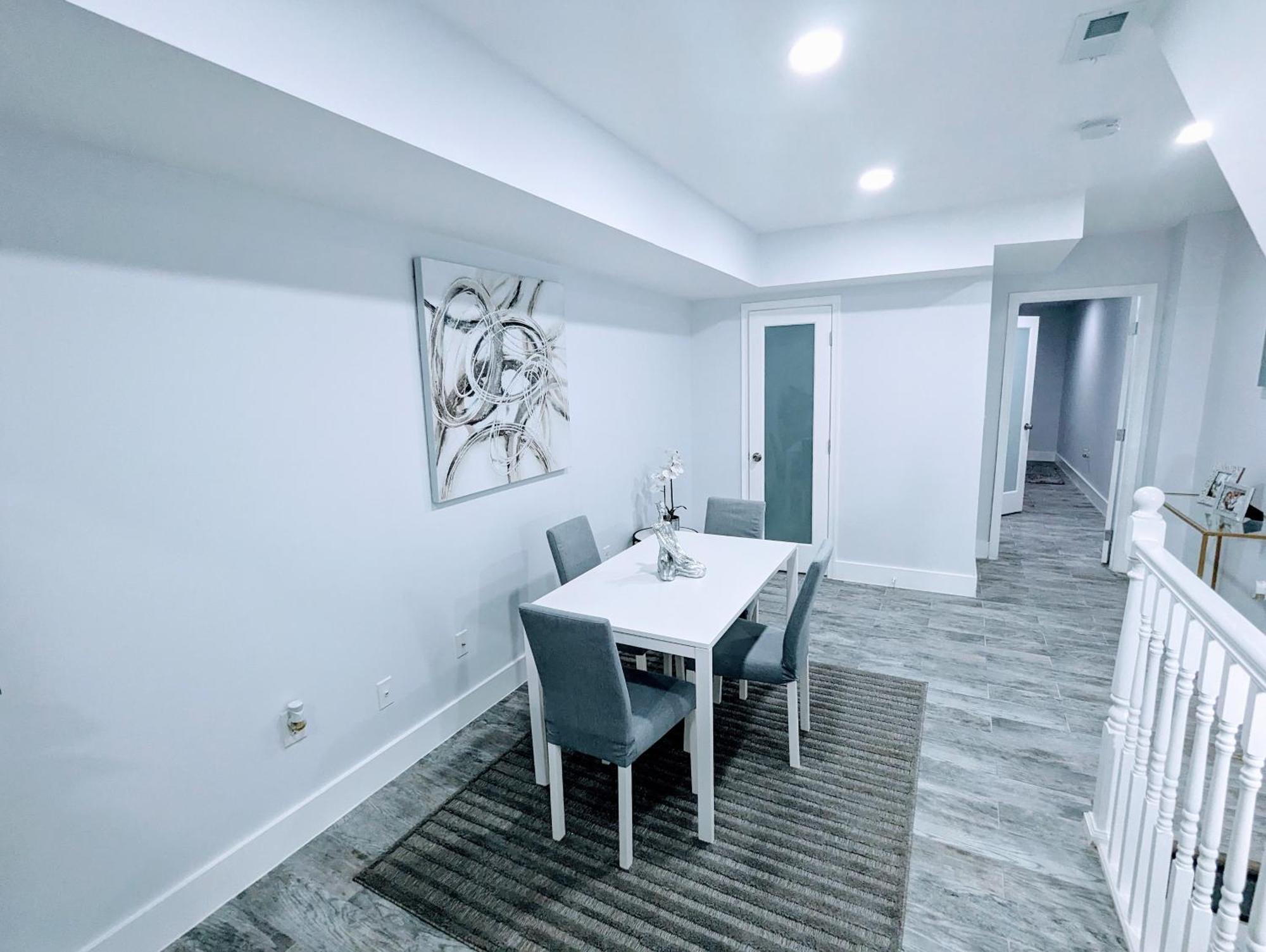 Luxurious 3 Bedroom Apt With A Beautiful Balcony Вашингтон Номер фото