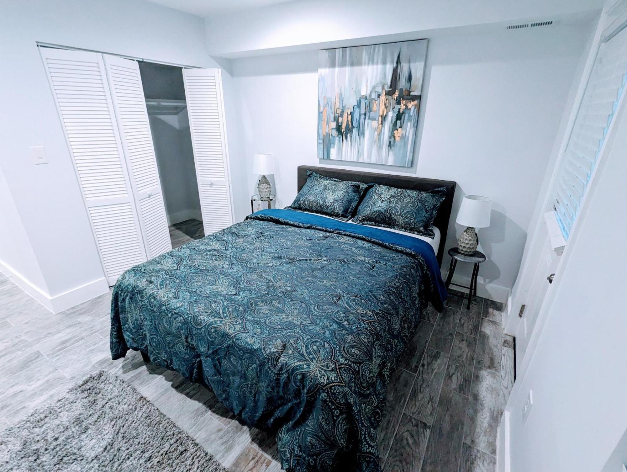 Luxurious 3 Bedroom Apt With A Beautiful Balcony Вашингтон Номер фото